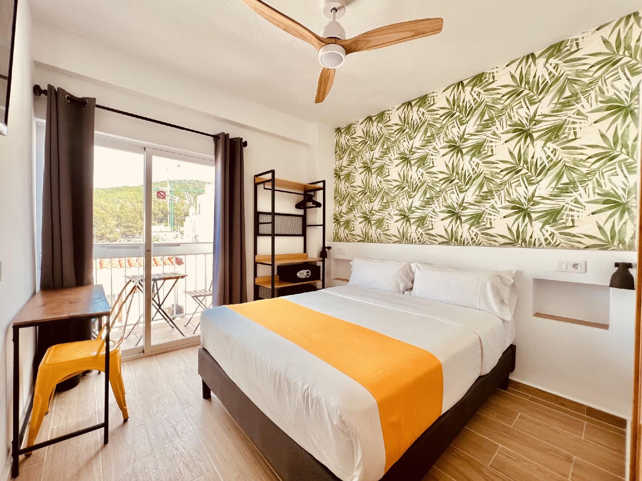 Double room-Private Bathroom-Balcony-Deluxe-Double A/C