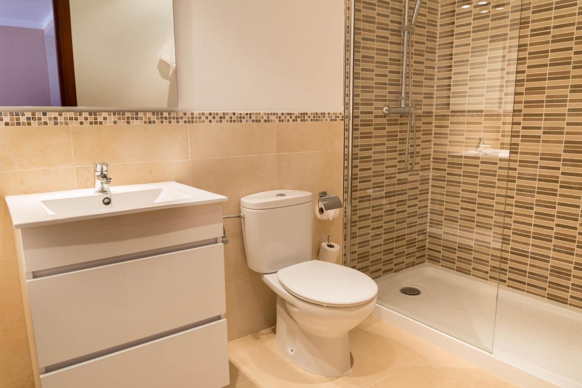 Three-Bedroom Apartment (6-7 Adults)