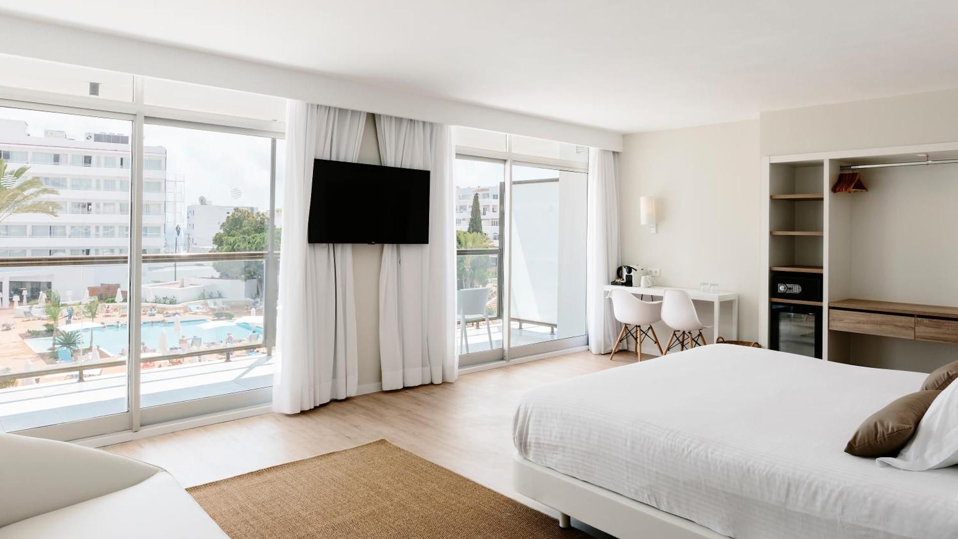 Junior Suite Pool View