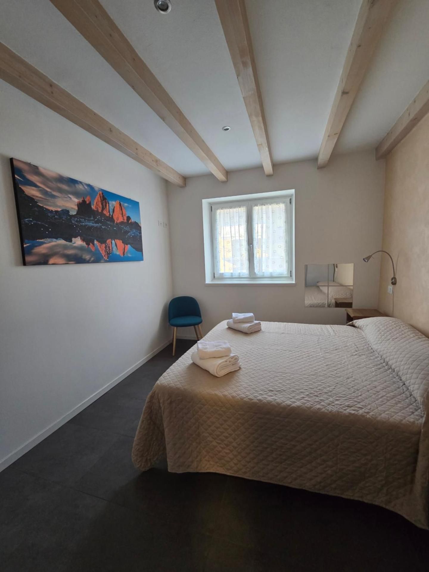 Deluxe Room (2 Adults + 1 Child)