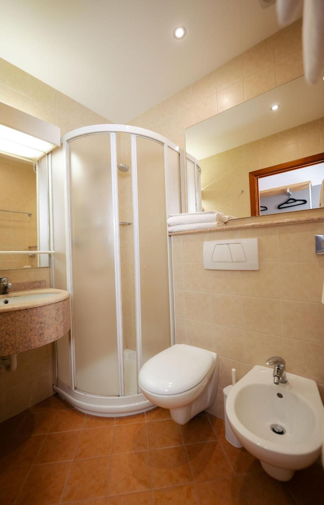 Hotel Everest Standard Double or Twin Room 3