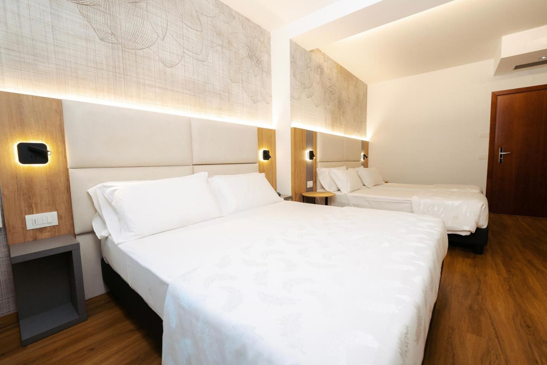 Hotel Everest Standard Quadruple Room