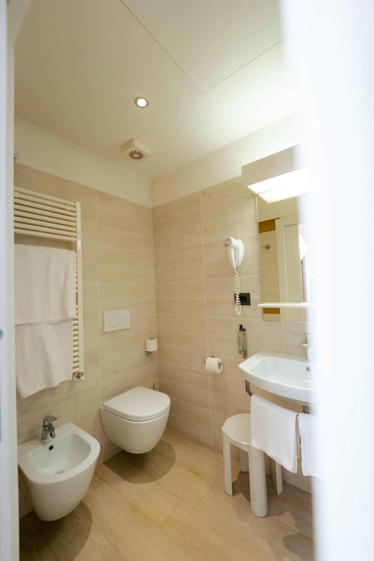 Hotel Everest Superior Triple Room 3