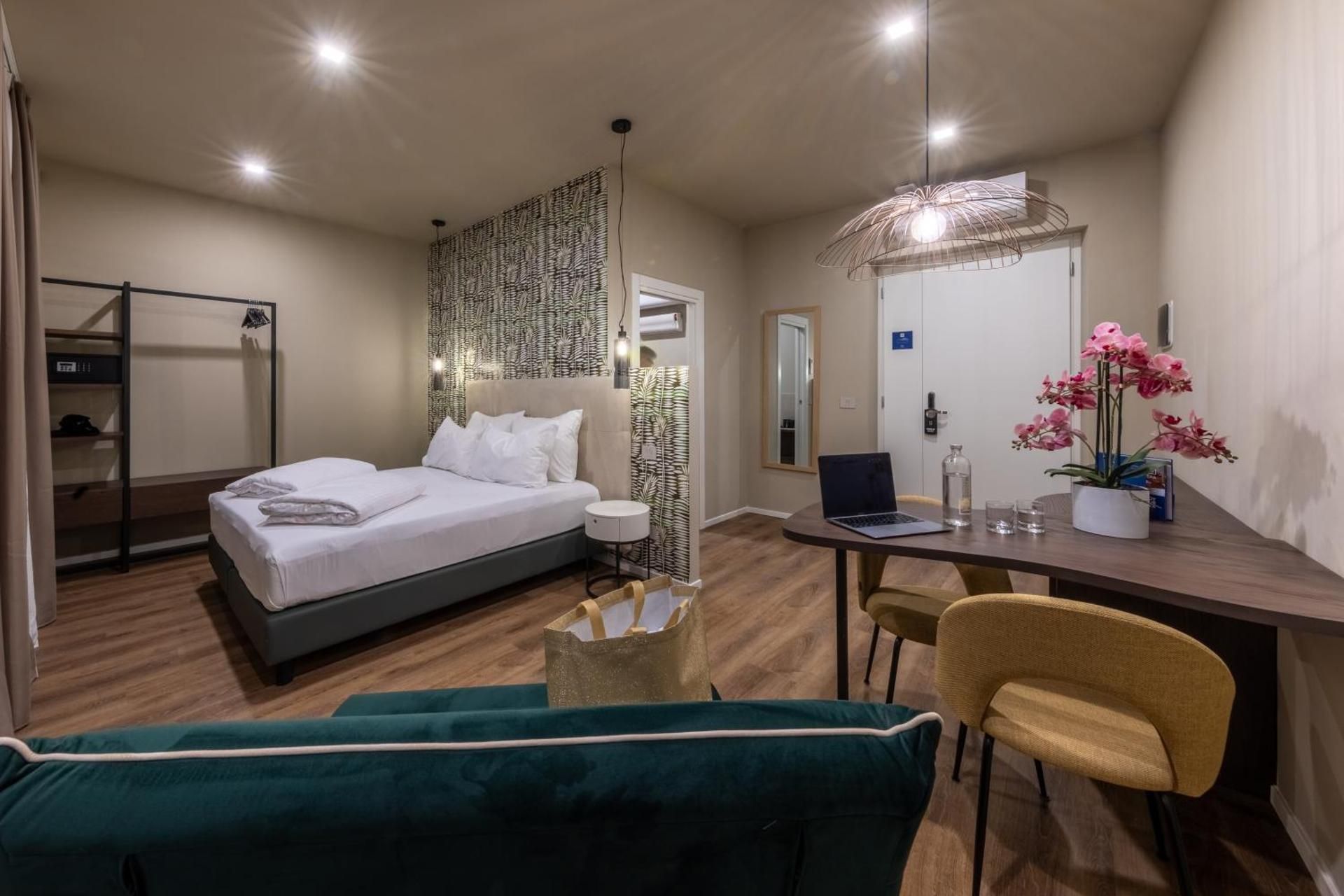 Large Double or Twin Room