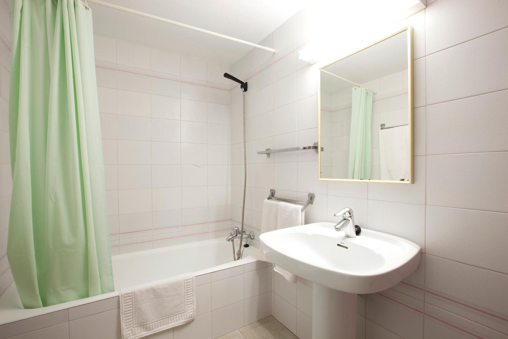 One-Bedroom Apartment (1-4 Adults)