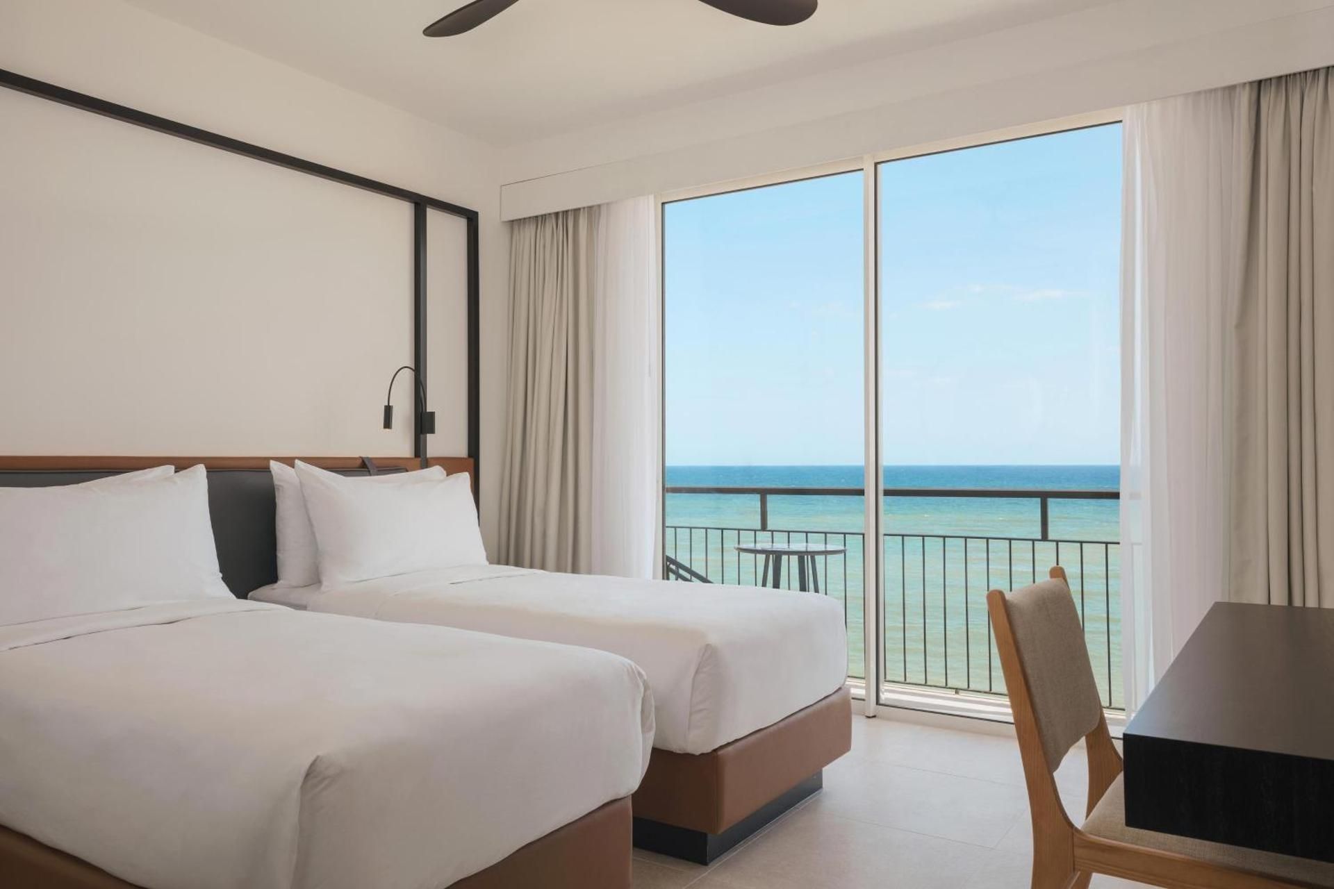 Deluxe Twin Room with Sea View