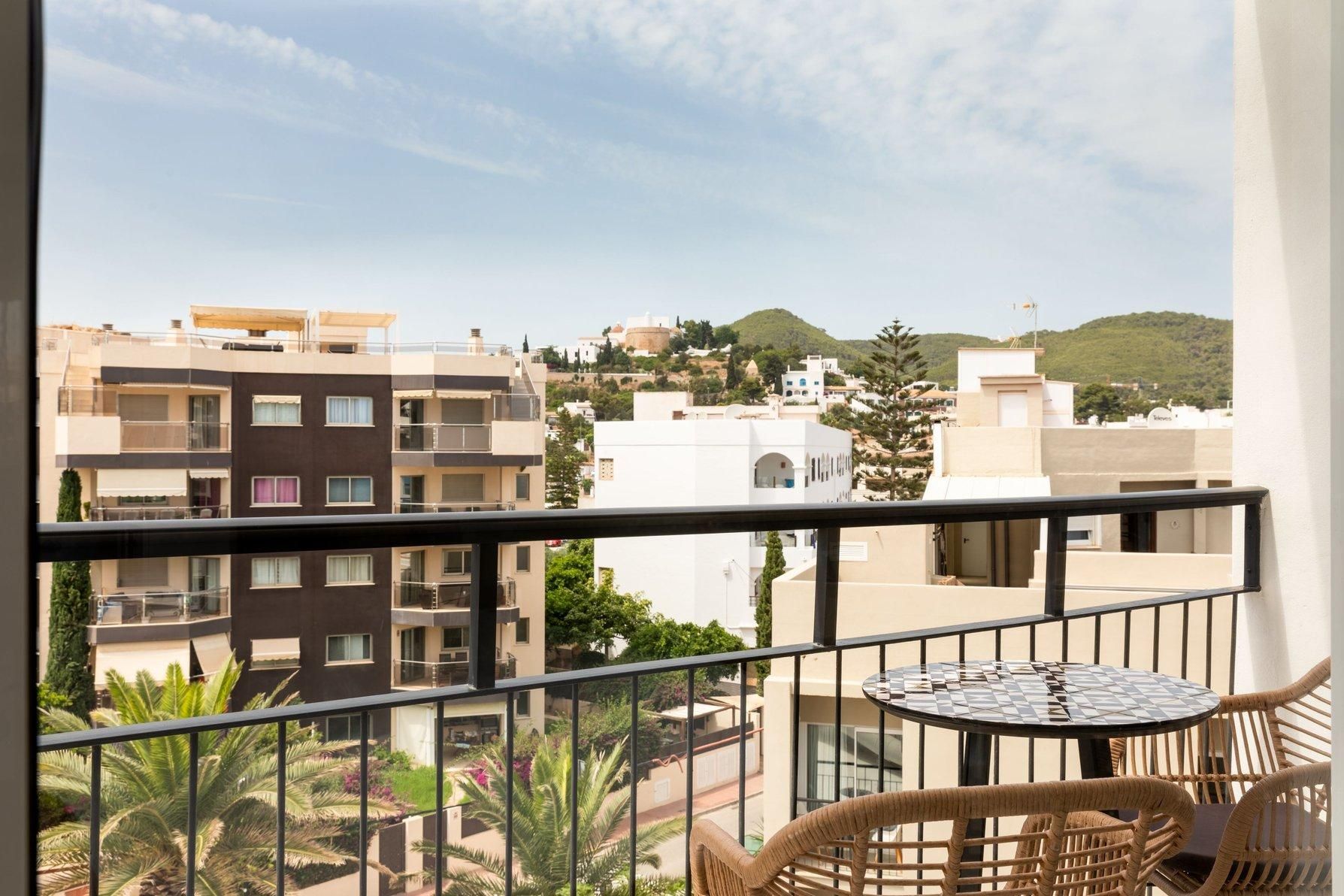 Deluxe Rio, Guest room, 1 King, Balcony