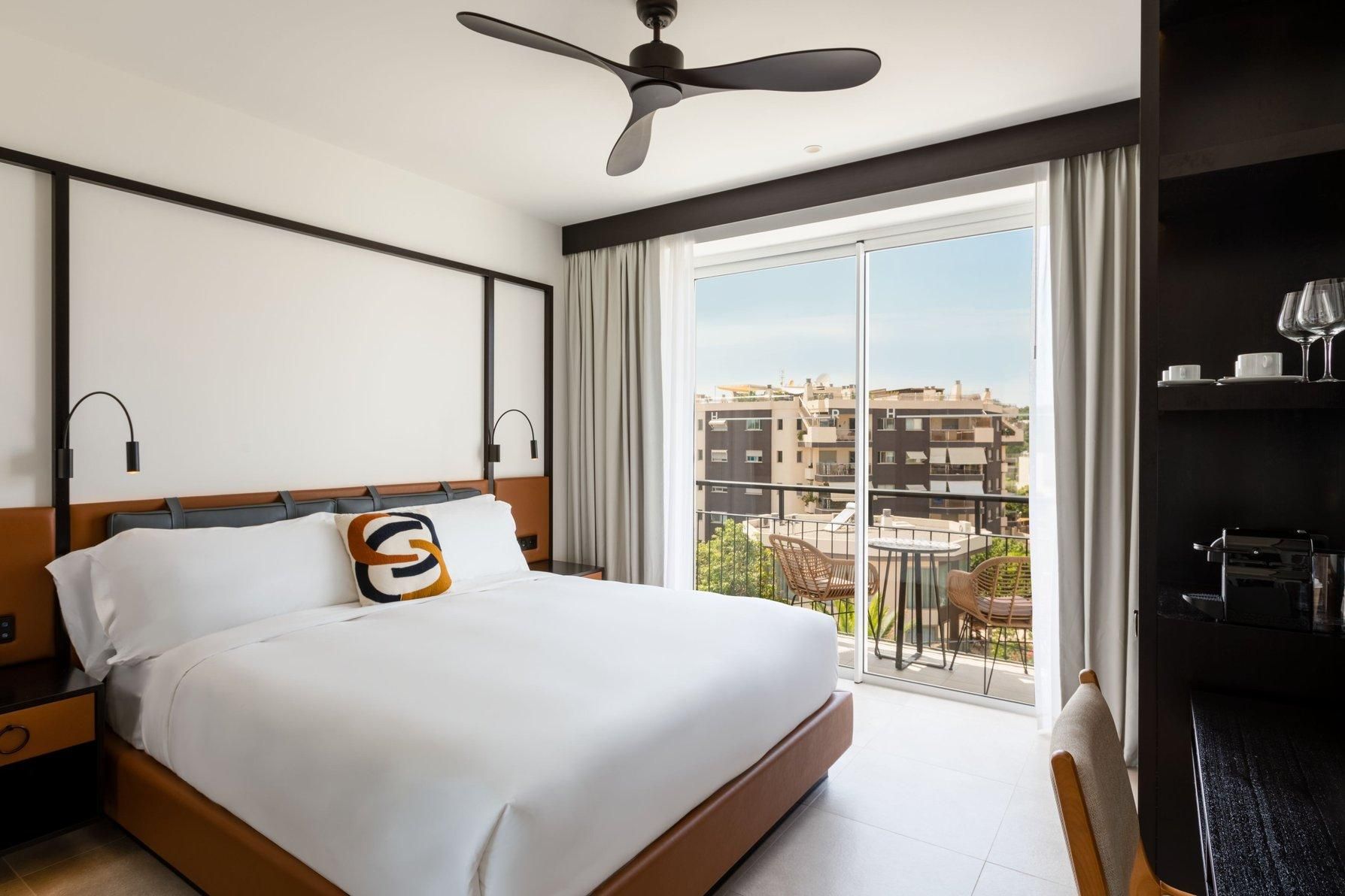 Deluxe Rio, Guest room, 1 King, Balcony