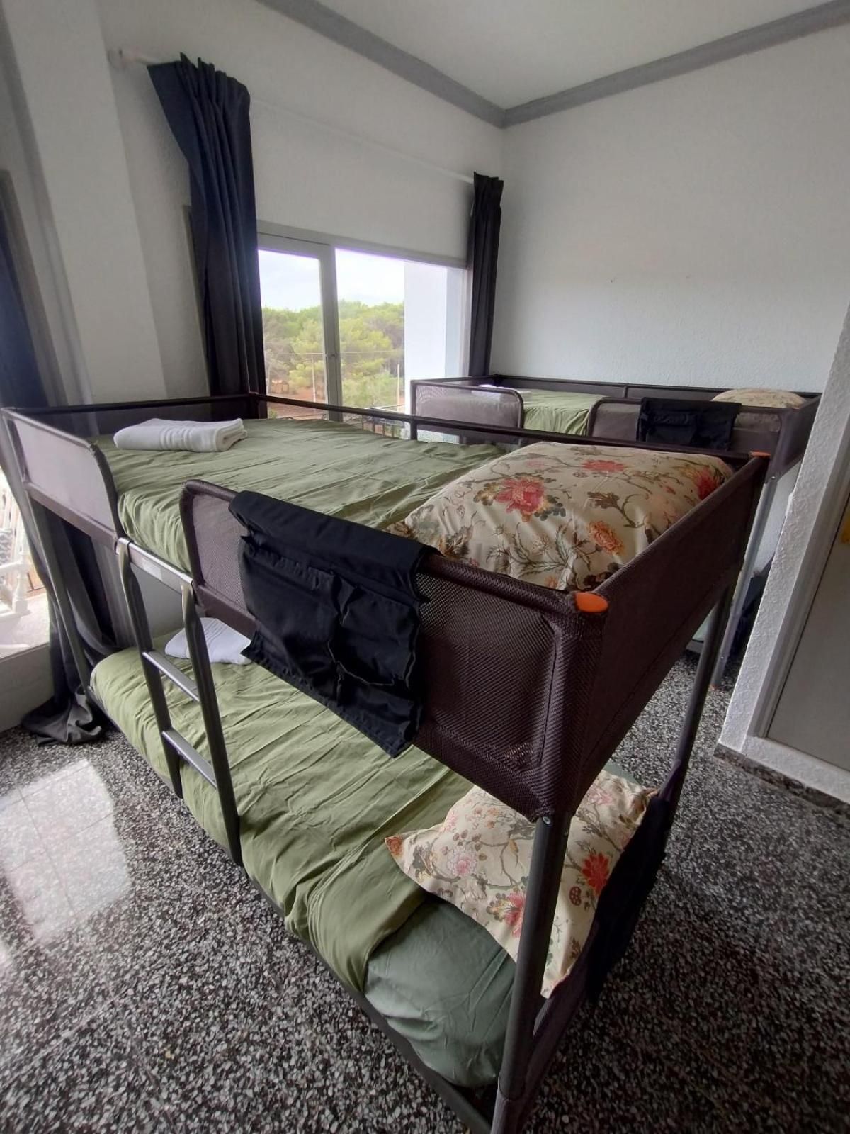 Bunk Bed in Mixed Dormitory Room
