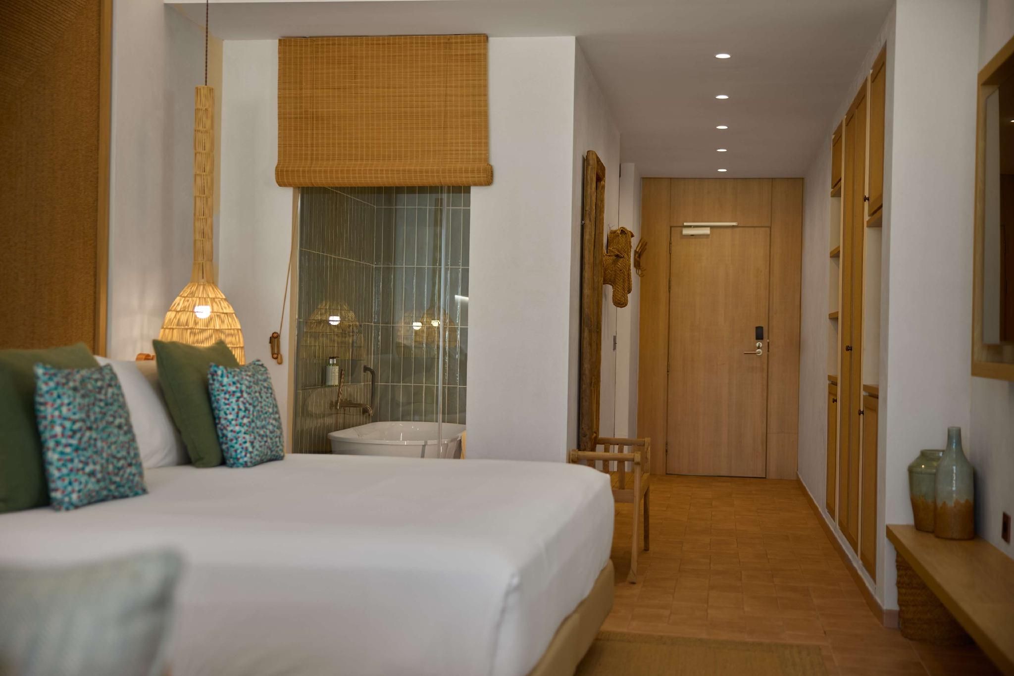 THE CLUB KING JUNIOR SUITE PRIVATE POOL