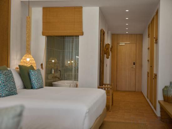 The Club King Room with Pool View