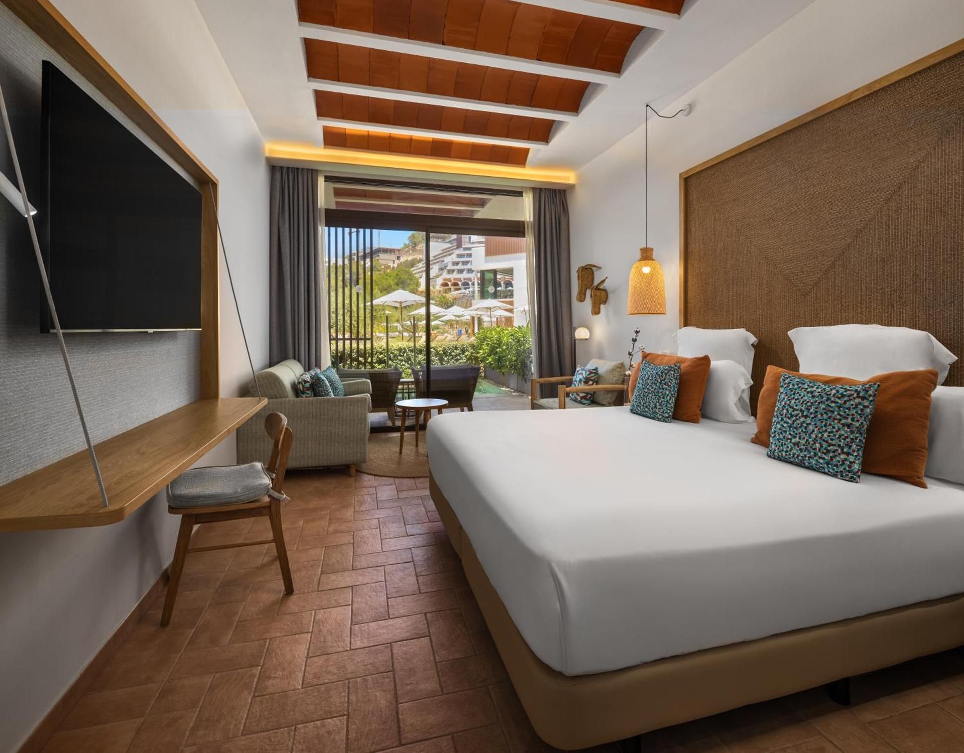 The Club King Room with Swim-up Pool
