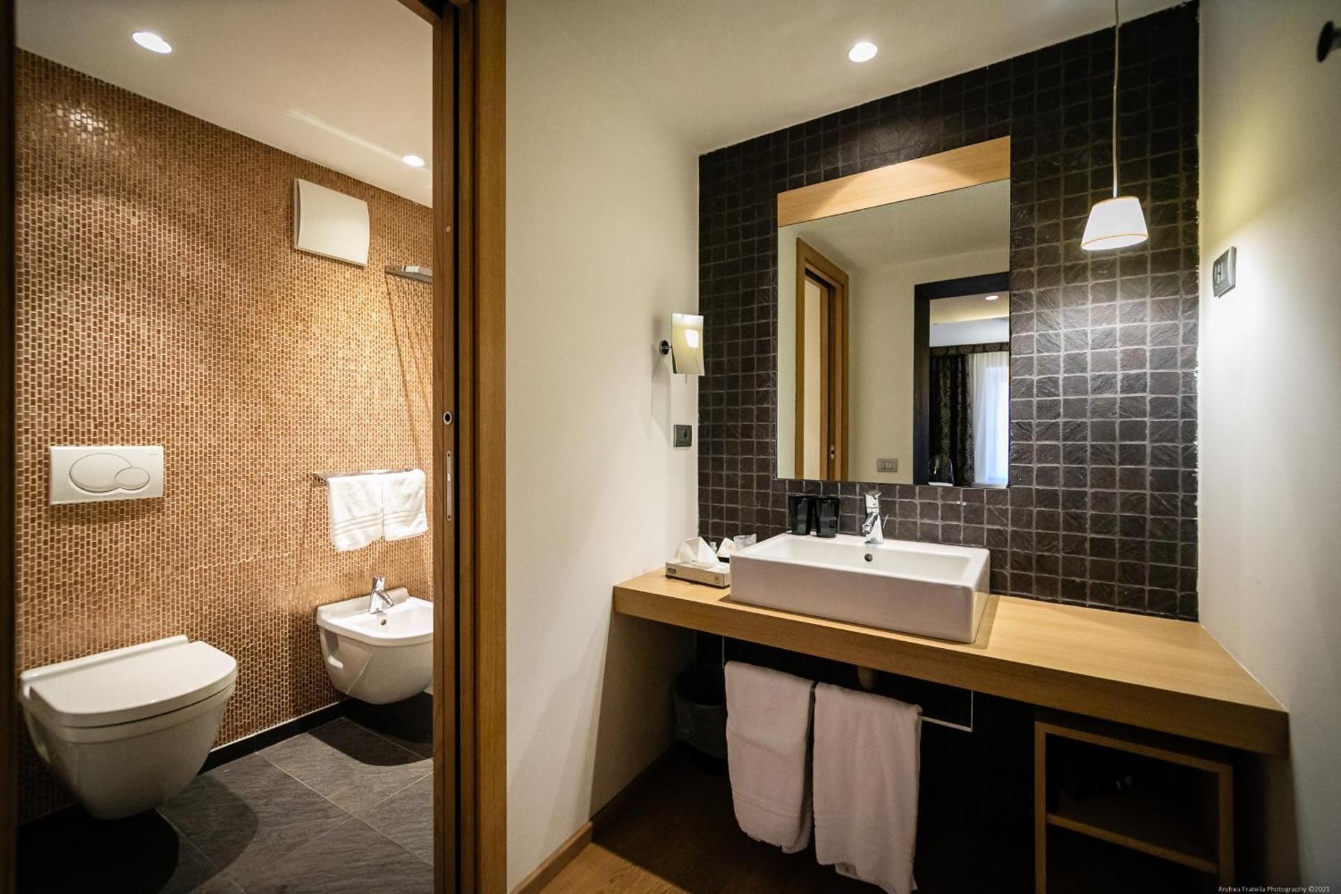Deluxe Double Room with Water Jet Shower