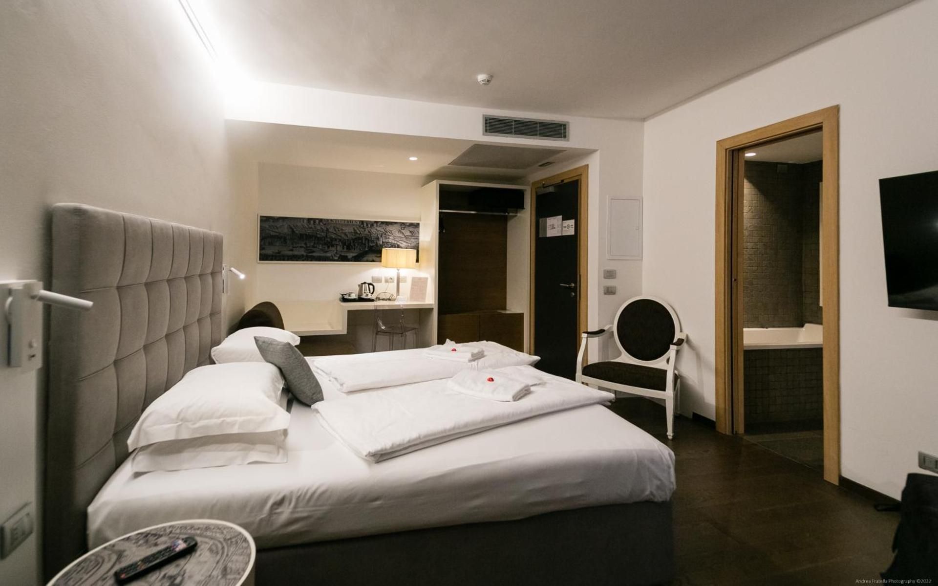 Superior King Room with Hot Tub and Steam Bath