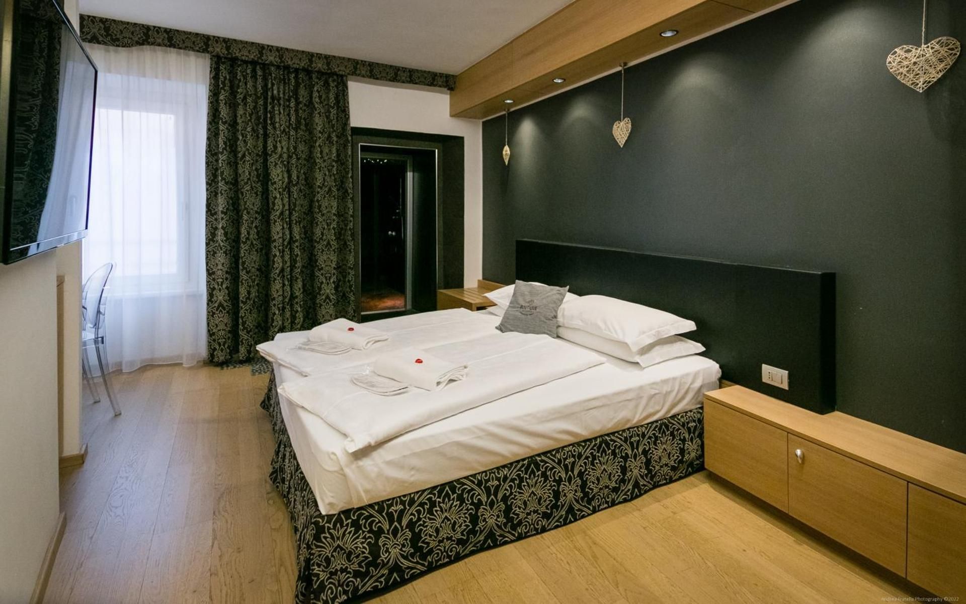 Deluxe Double Room with Water Jet Shower