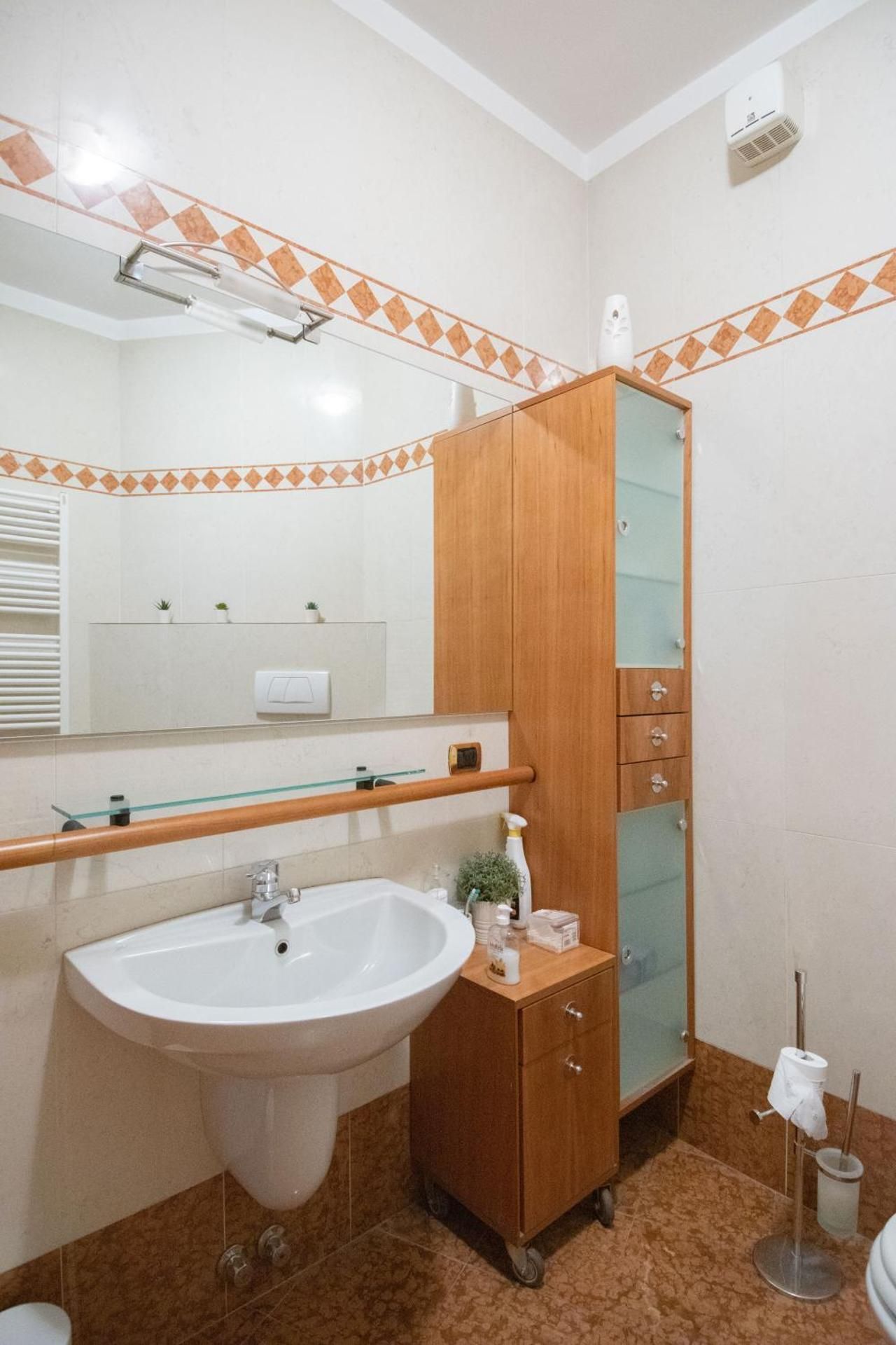 Single Room with Shared Bathroom
