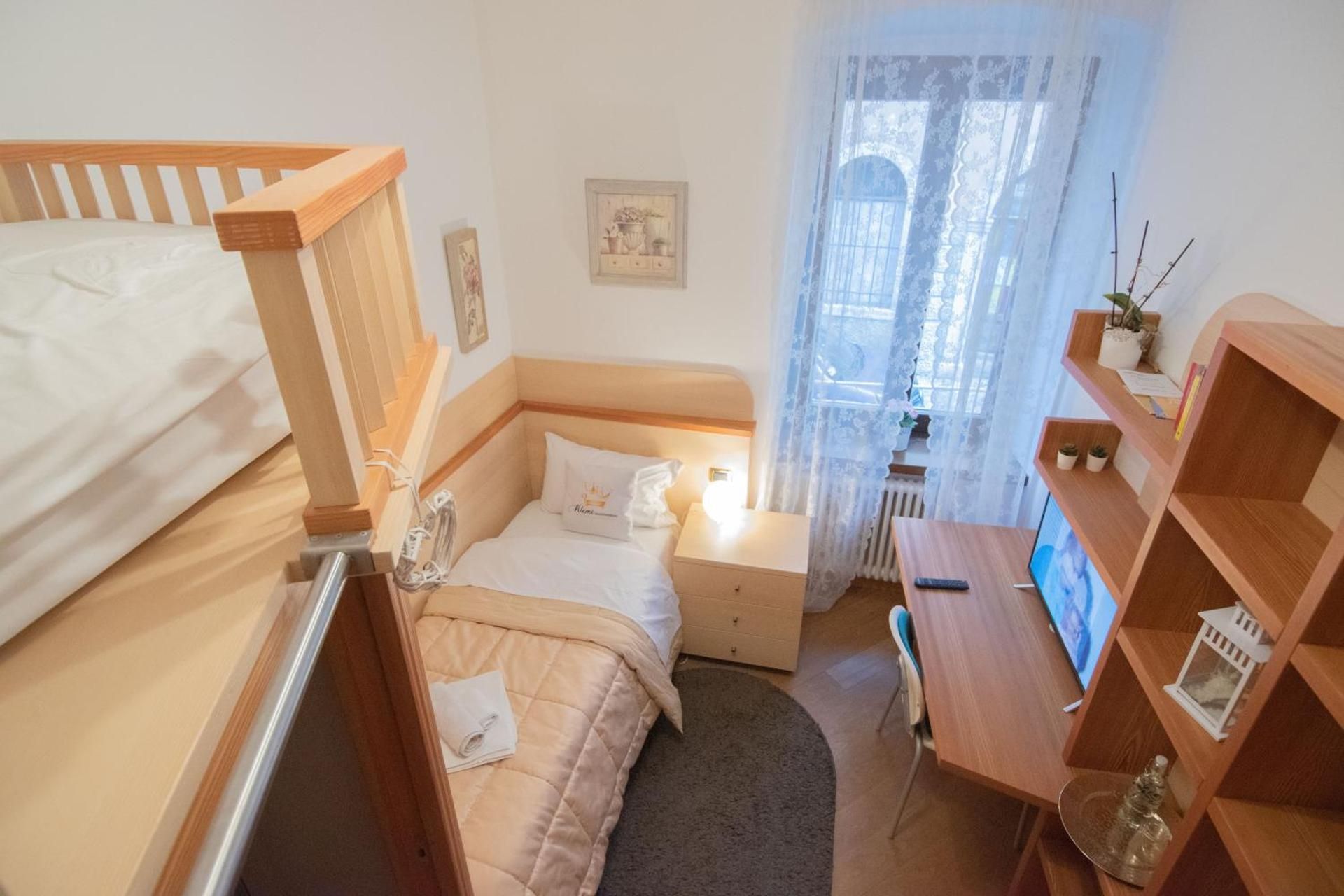 Single Room with Shared Bathroom