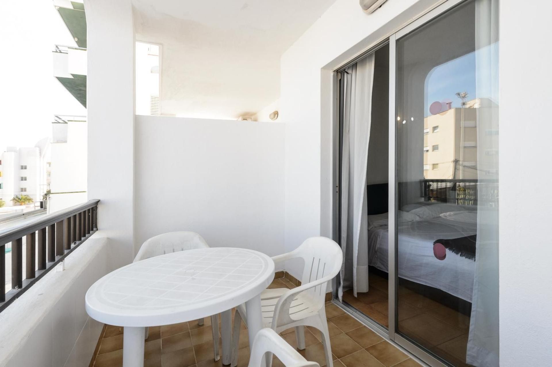 Apartment with Terrace and Pool View