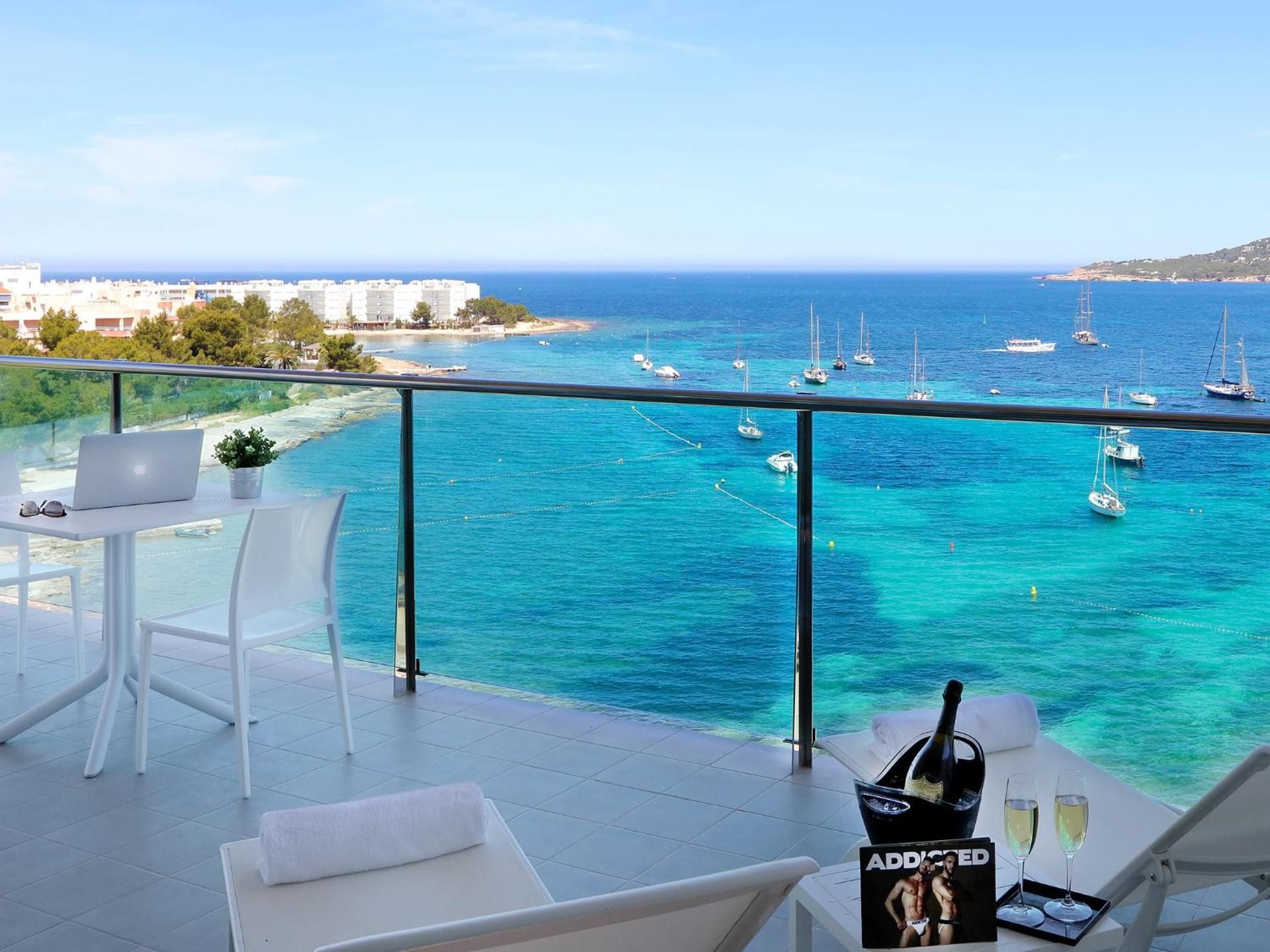 Deluxe Suite with Sea View