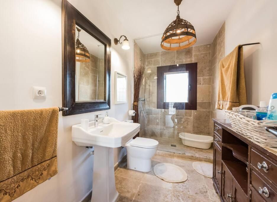 Luxury Apartment with Private pools, Spa and Parking