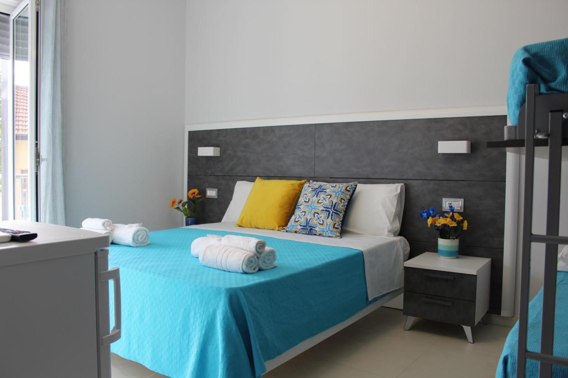 Standard Triple Room with Sea View