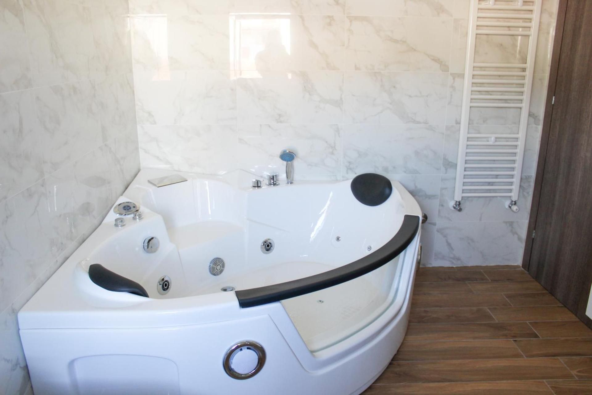 Deluxe Suite with Spa Bath