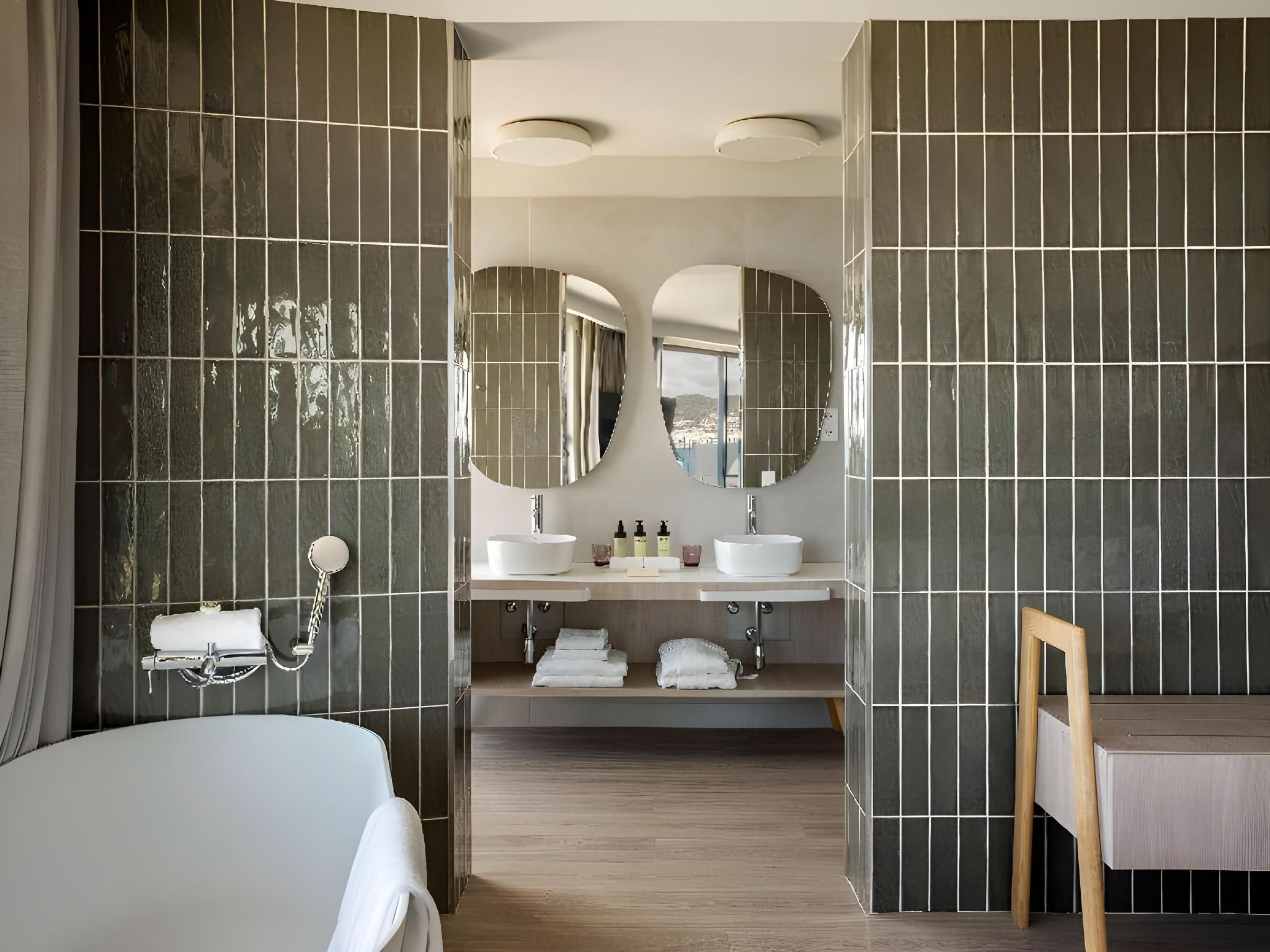 Ultimate ME + Suite Sea View