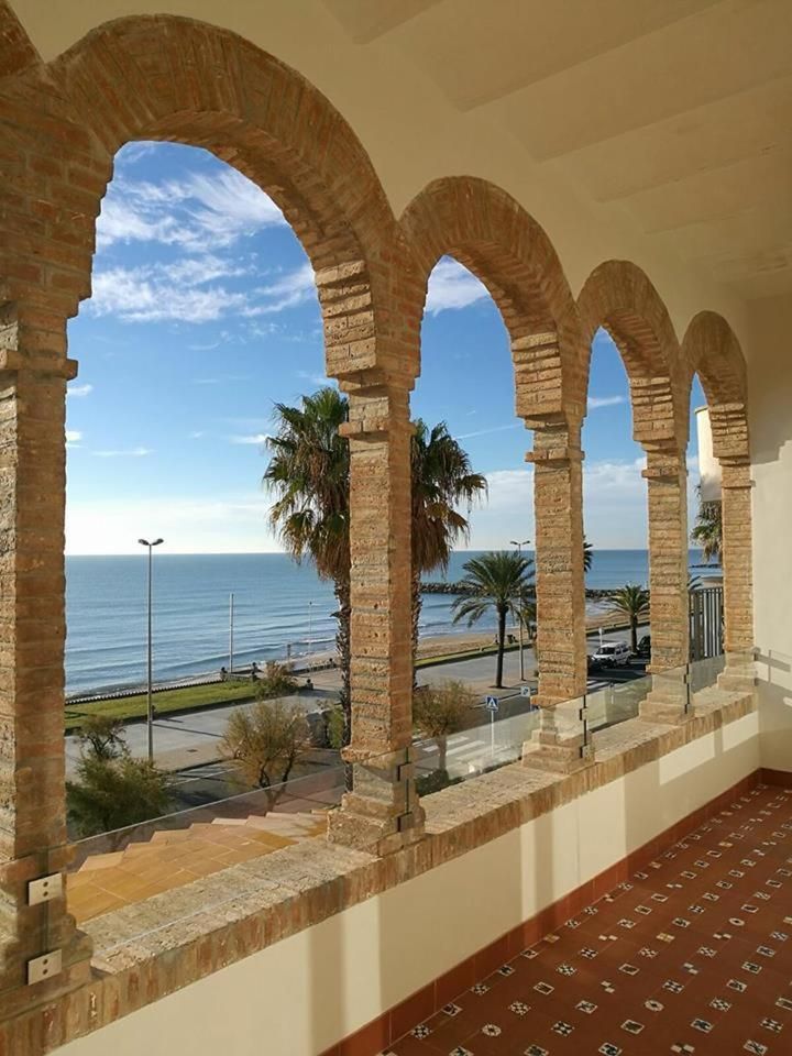 Central Room with Sea View