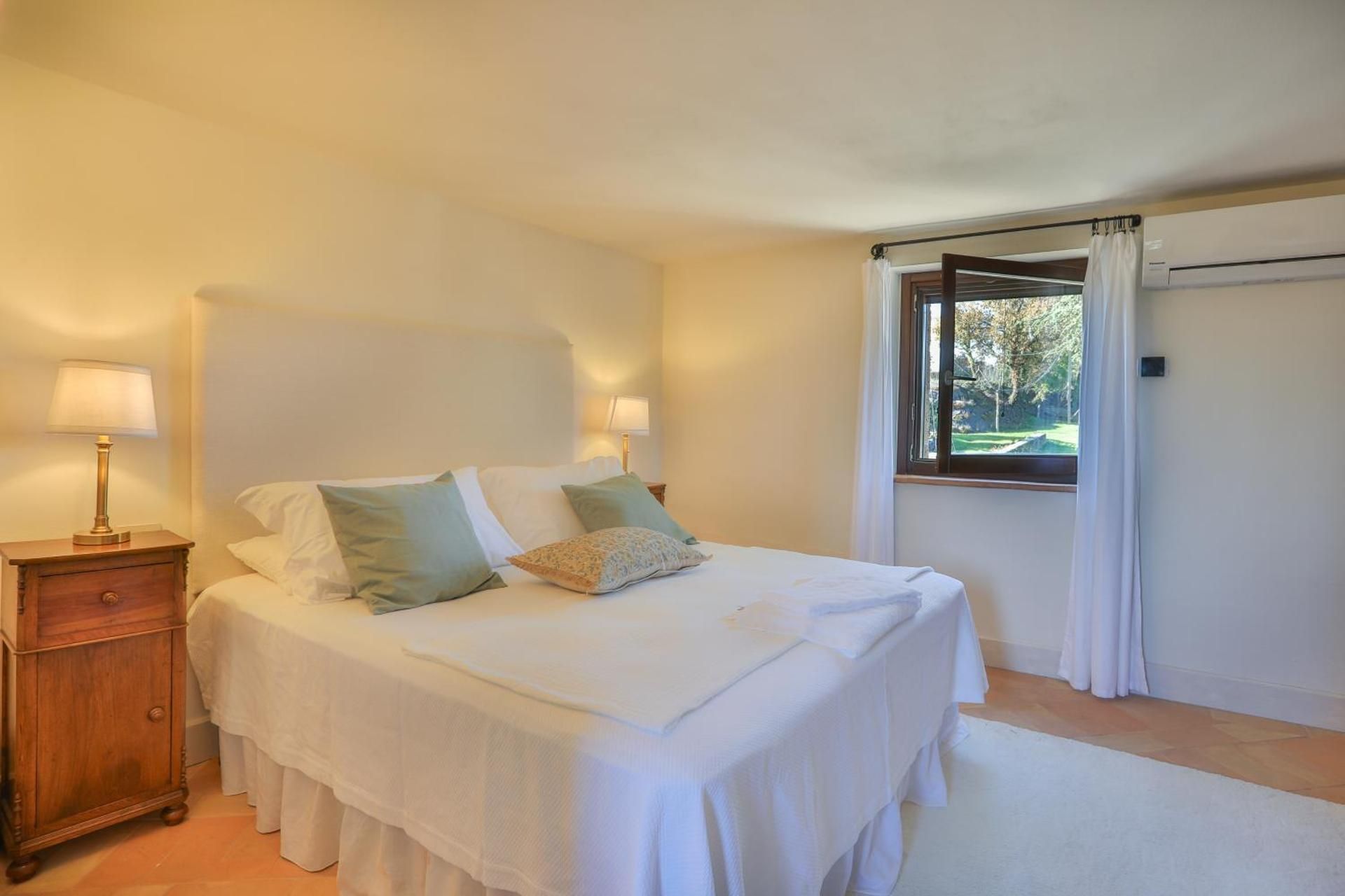 Family Room with Garden View