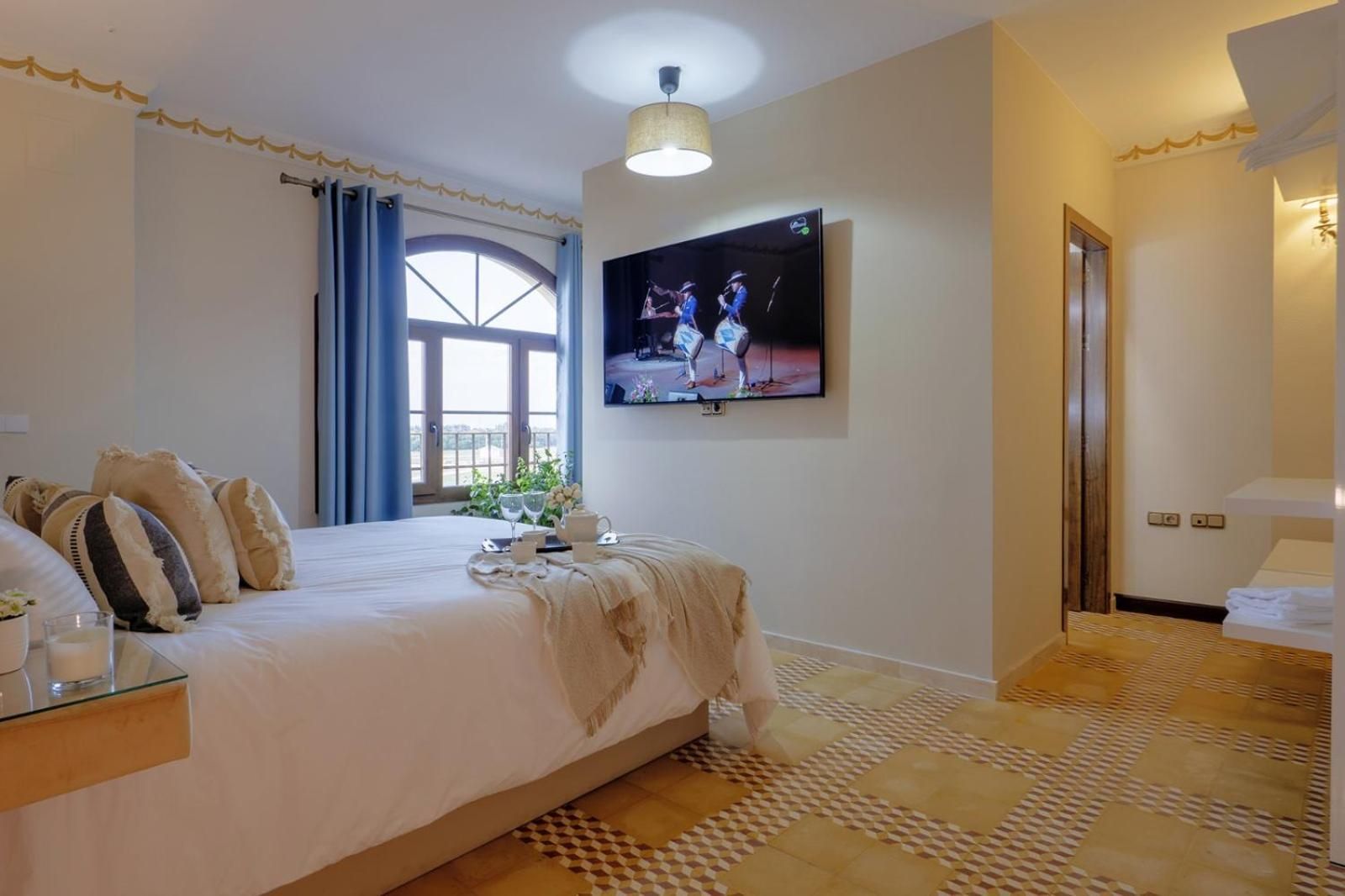 Deluxe Queen Room