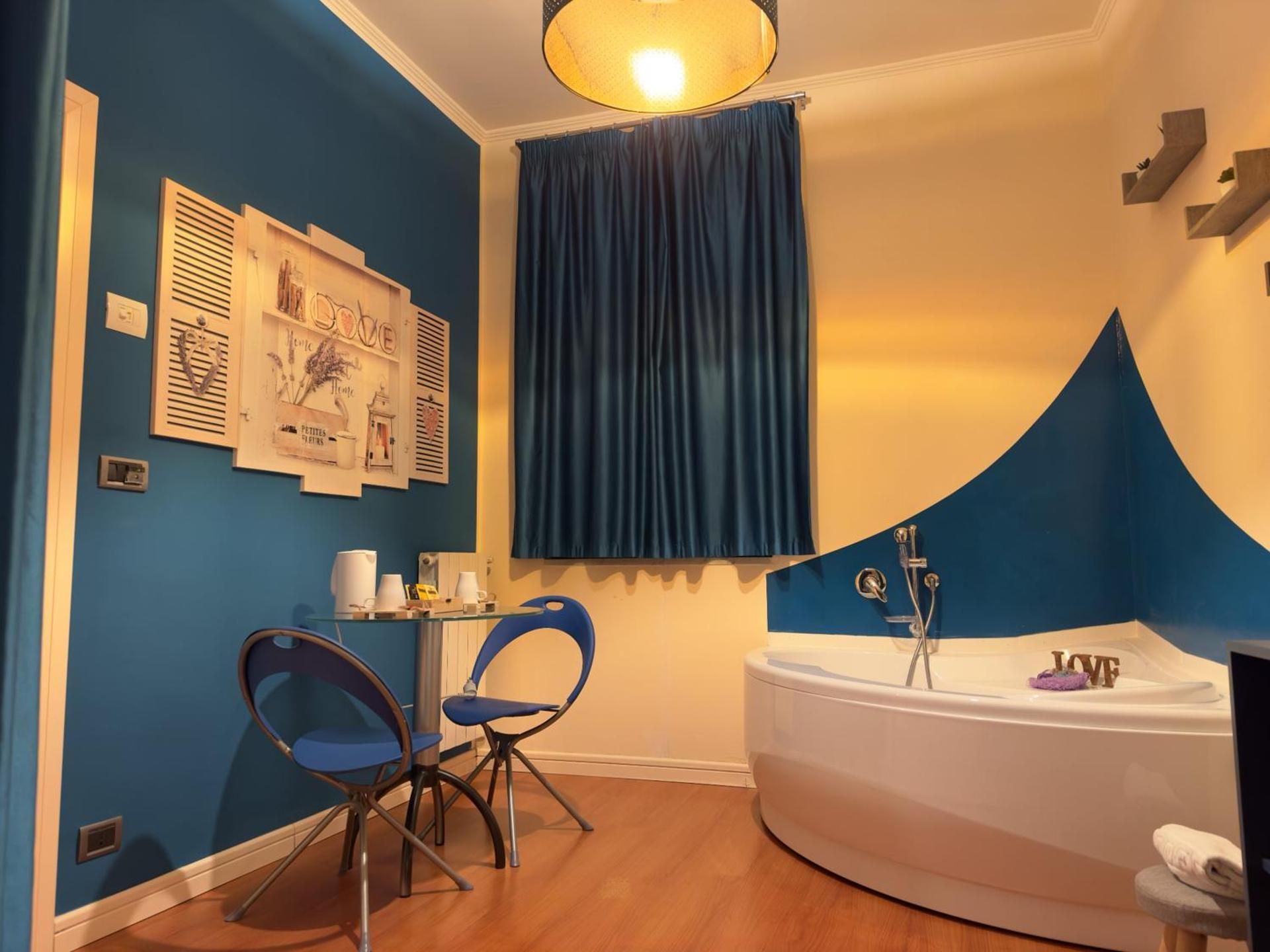 Deluxe Suite with Spa Bath
