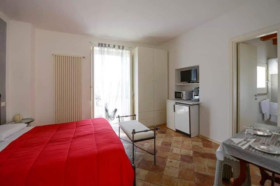 Deluxe Room (2 Adults + 1 Child)