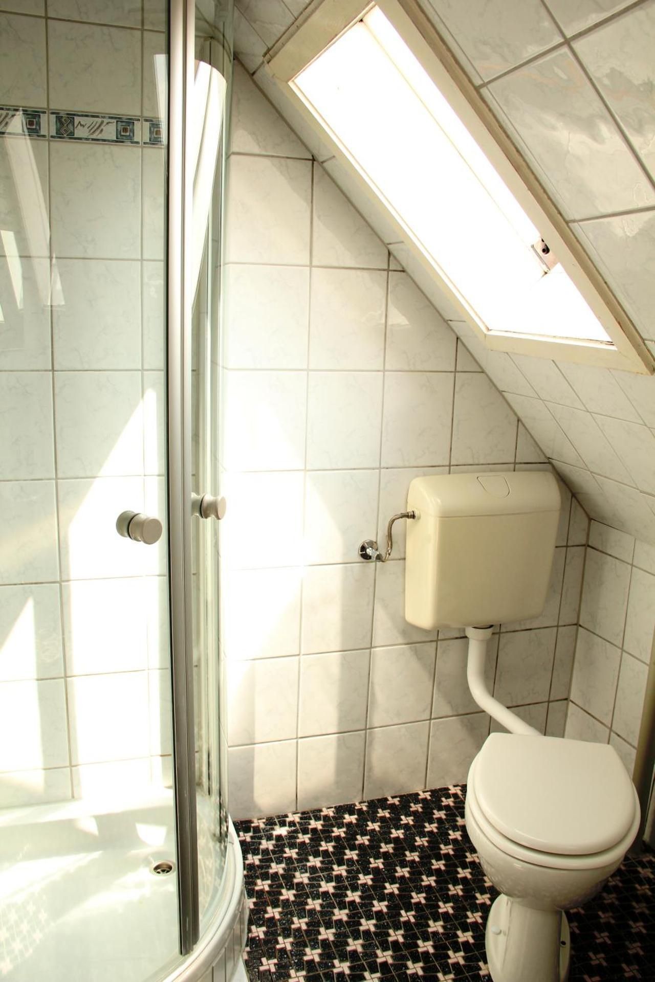 Gastehaus zur Linde Twin Room with Private External Bathroom