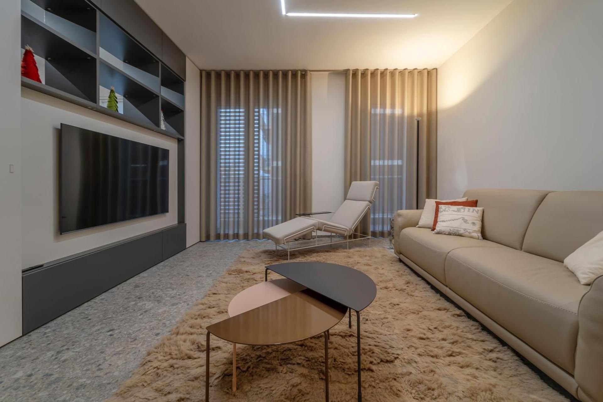 shared lounge/tv area