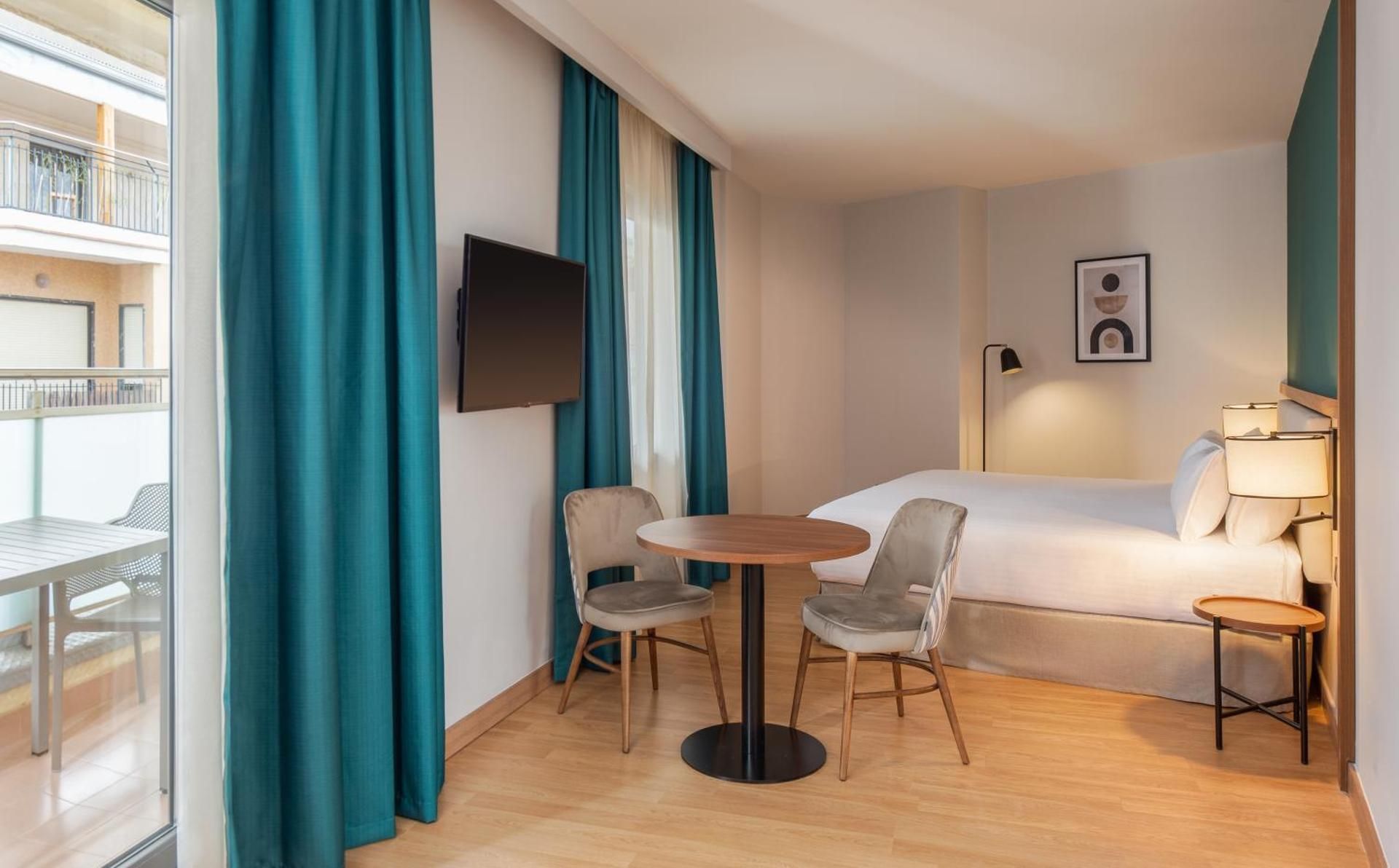 Hotel Elche Centro Affiliated by Meliá Superior Queen Room 3