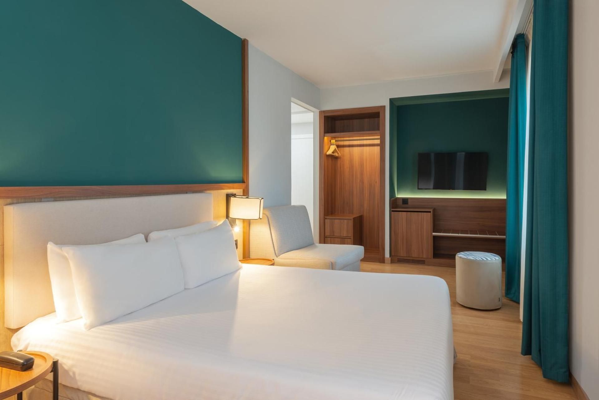 Hotel Elche Centro Affiliated by Meliá Family Room