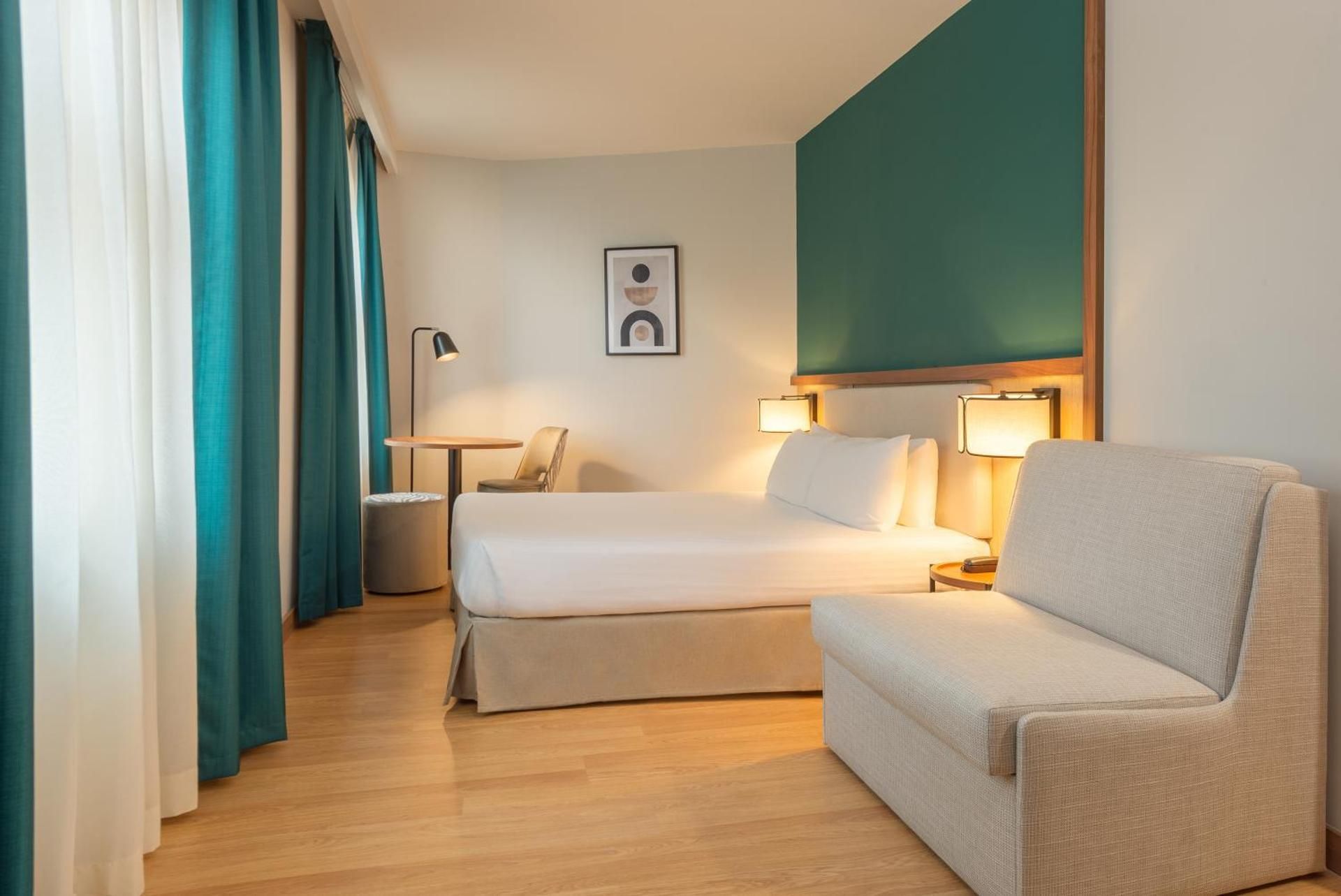 Hotel Elche Centro Affiliated by Meliá Family Room 2