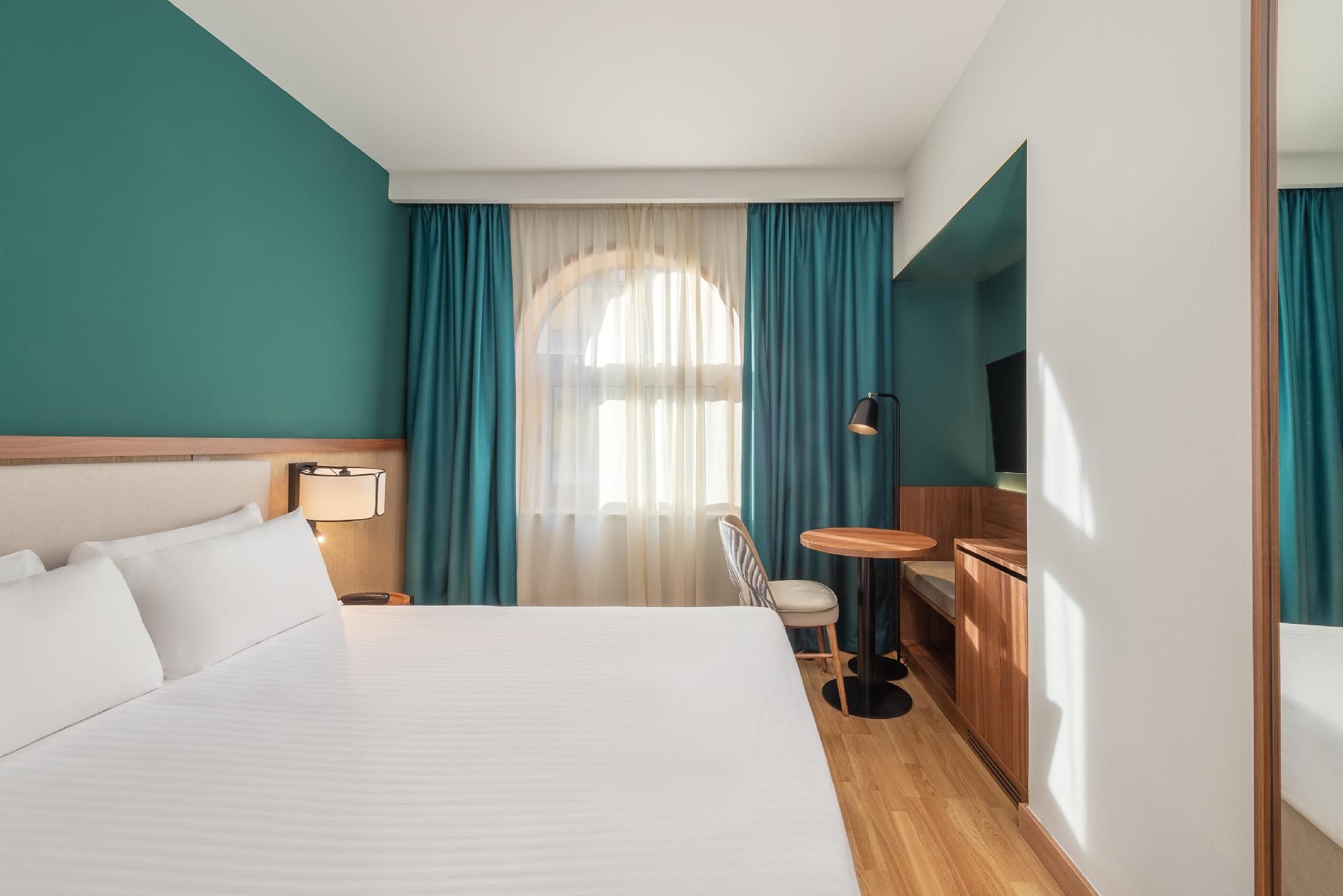 Standard Room Queen Bed