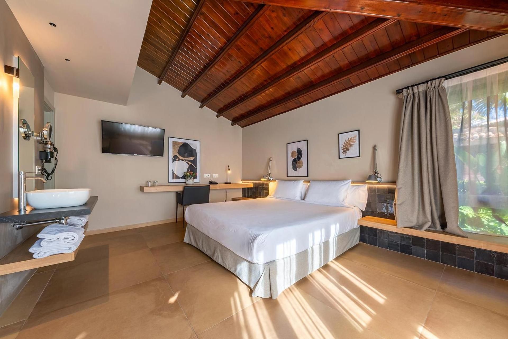 Double Room Oasis 2 (1 Adult + 1 Child)