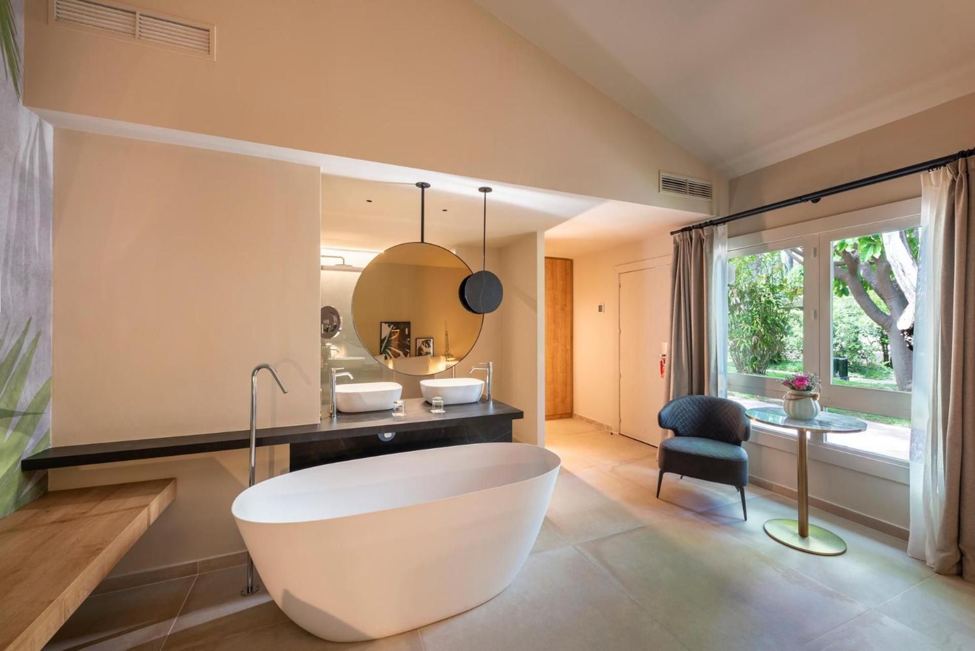 Junior Suite (1 Adult + 1 Child)