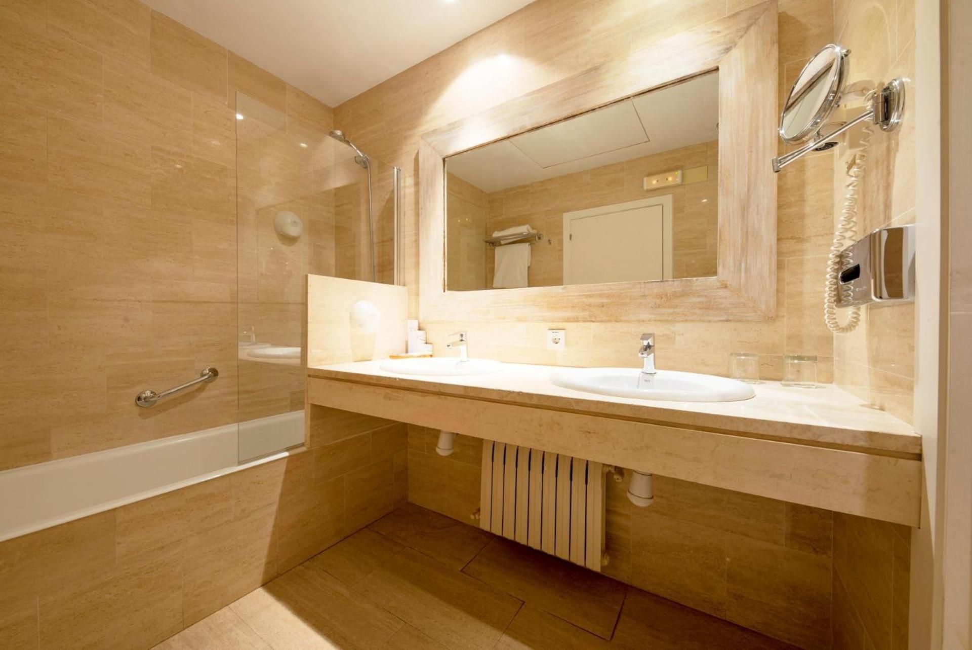 Family Junior Suite (1 Adult + 1 Child)