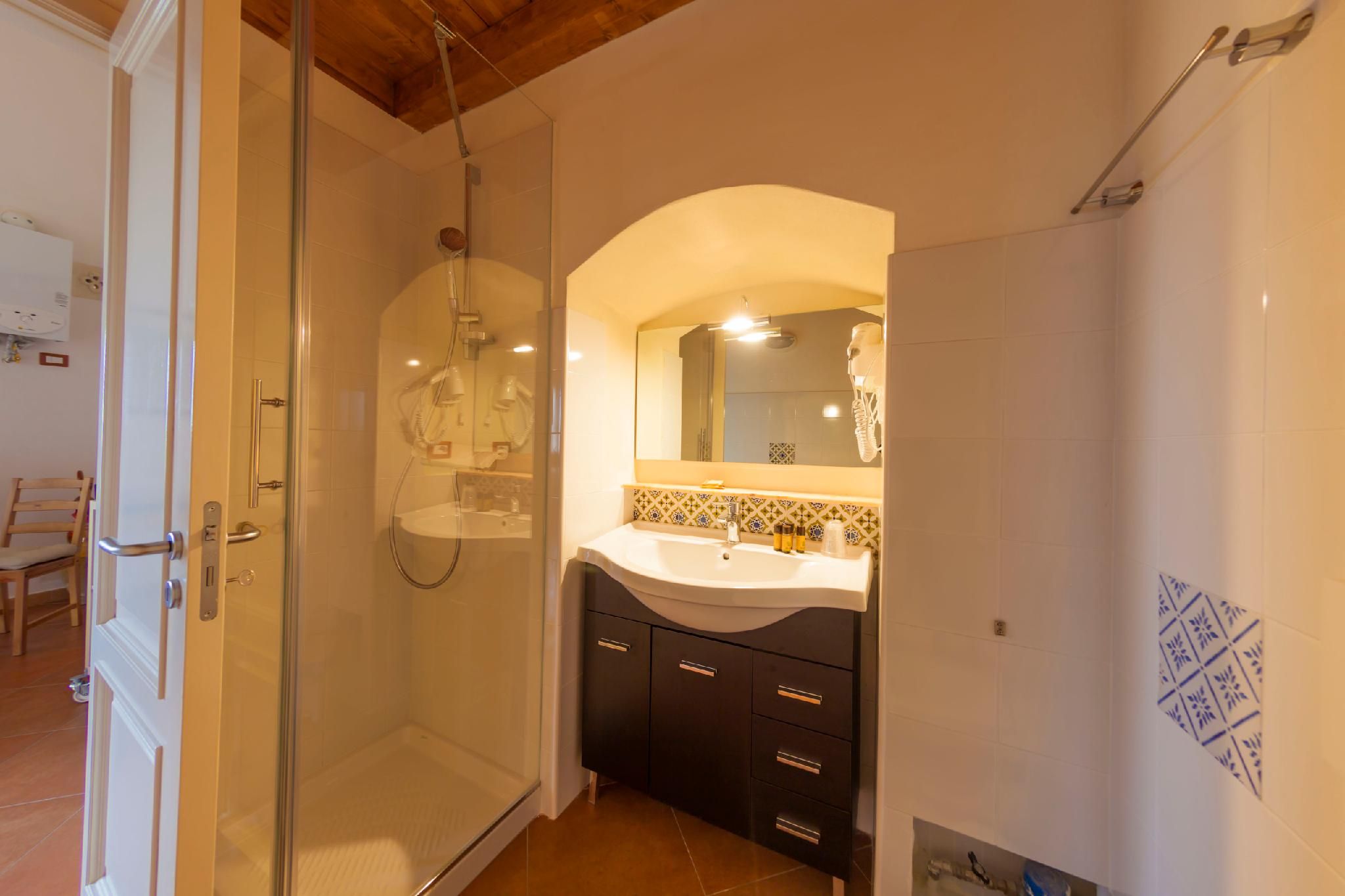 Triple room-Superior-Ensuite with Shower-Patio