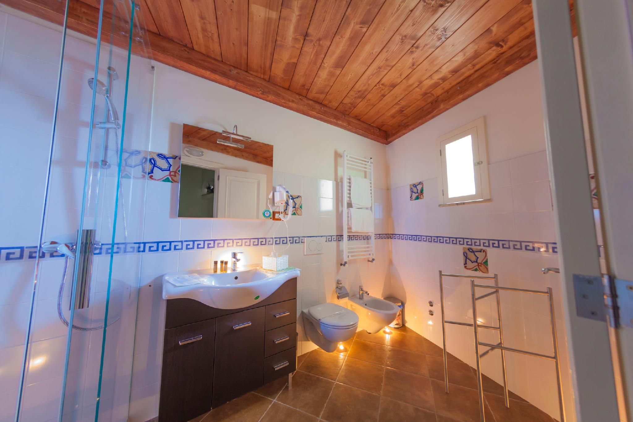 Triple room-Classic-Ensuite with Shower-Patio