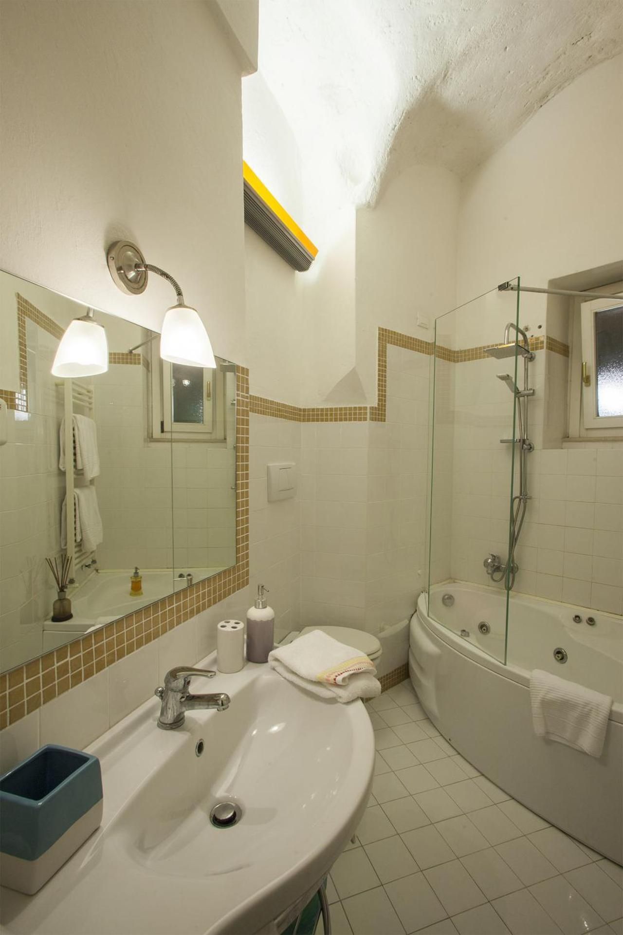 Studio (2 Adults)