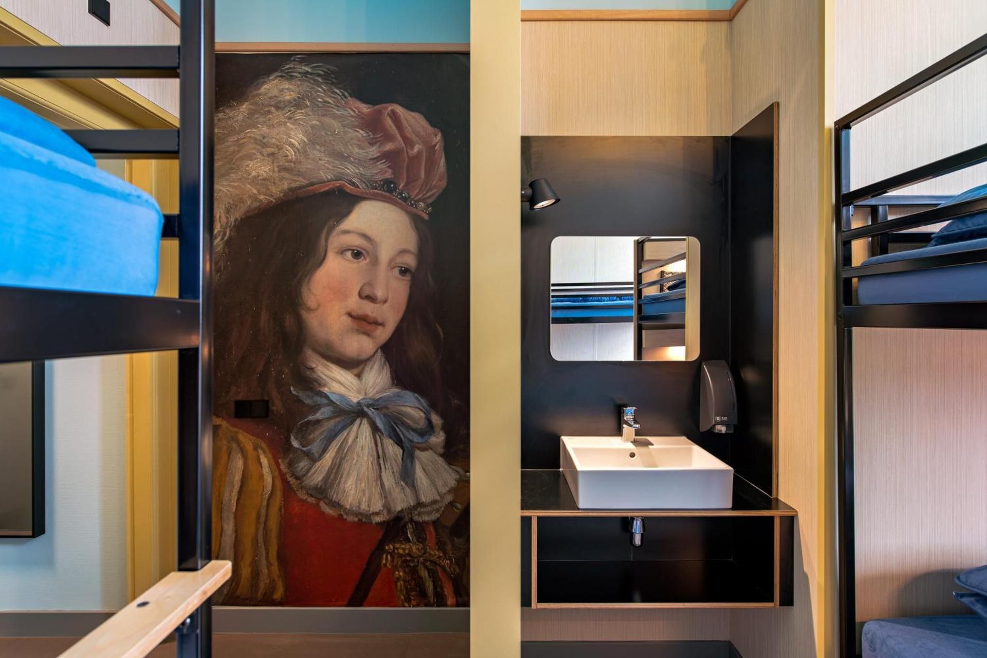 Six Person Room With Private Bathroom and Shower