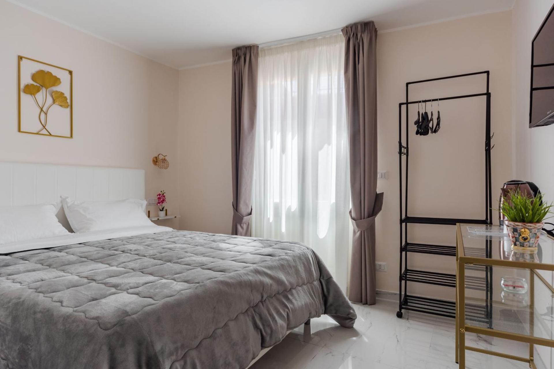 Queen Room with Spa Bath