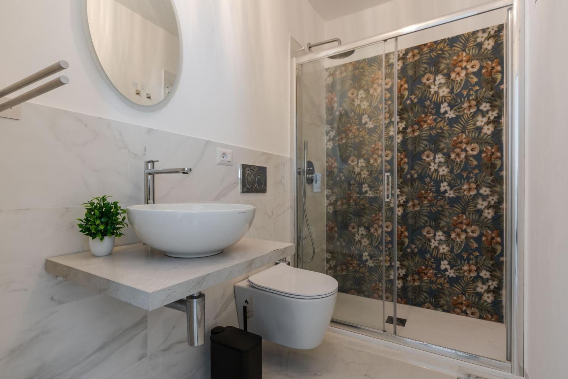 Queen Room with Spa Bath