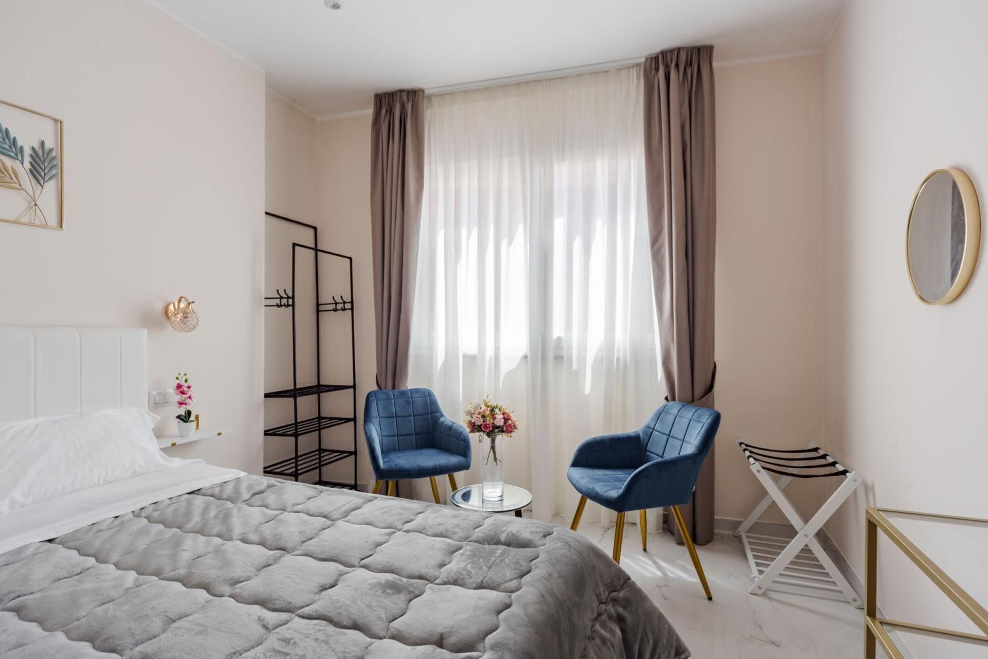 Standard Queen Room