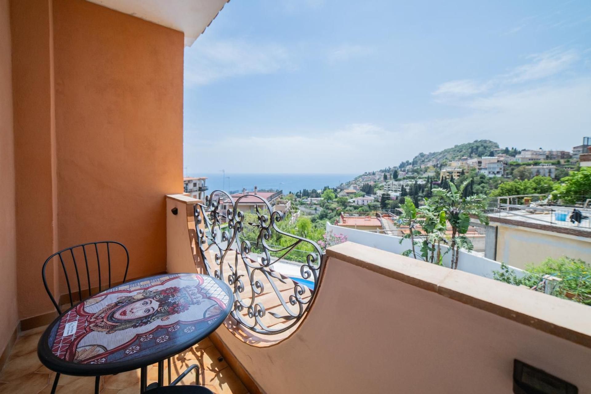 Casa Pertosa Standard Twin Room with Sea View 2