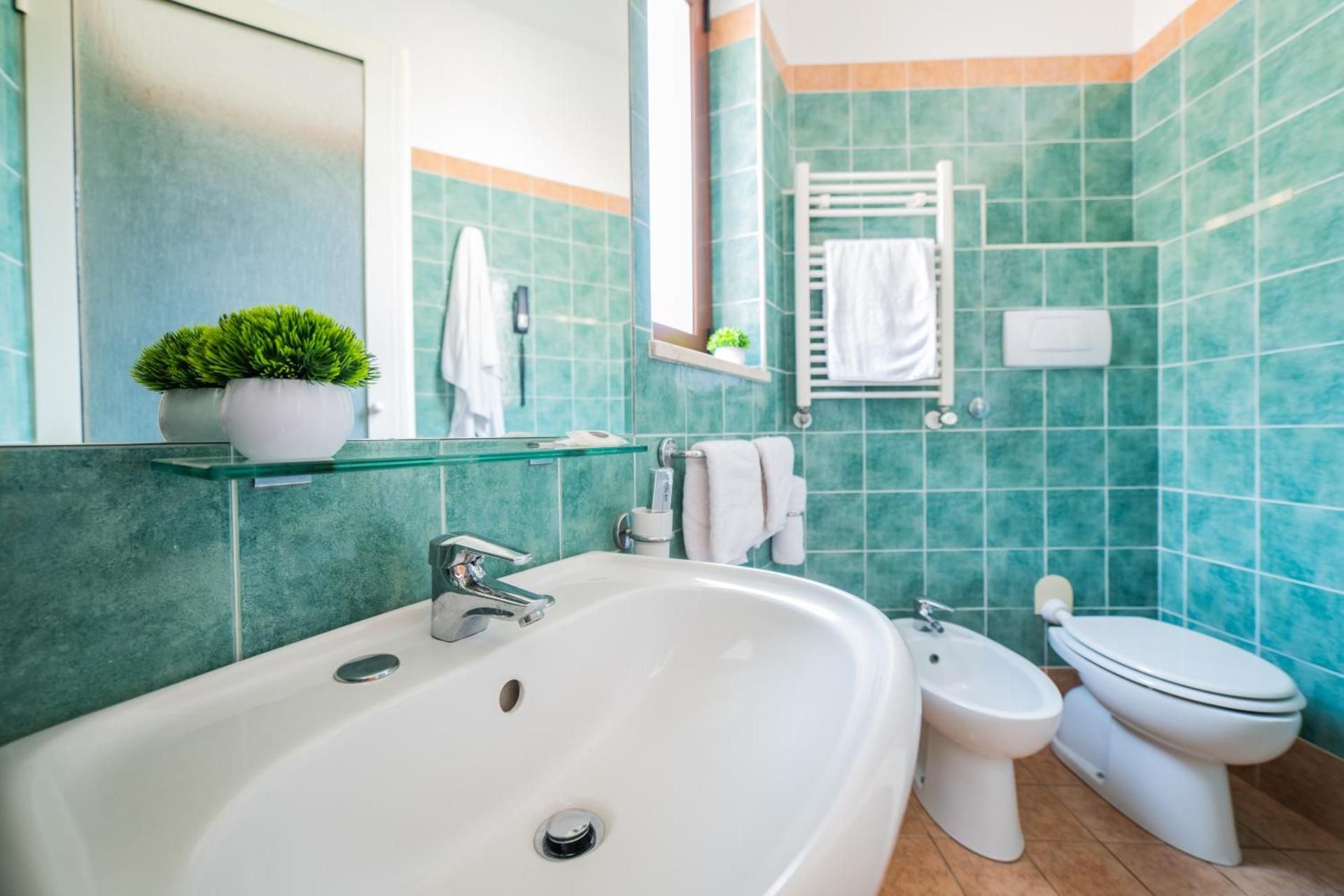 Twin Room with Shower